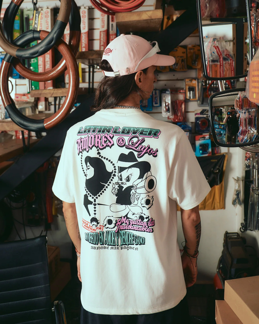 CAMISETA AMORES Y LUJOS CREMA