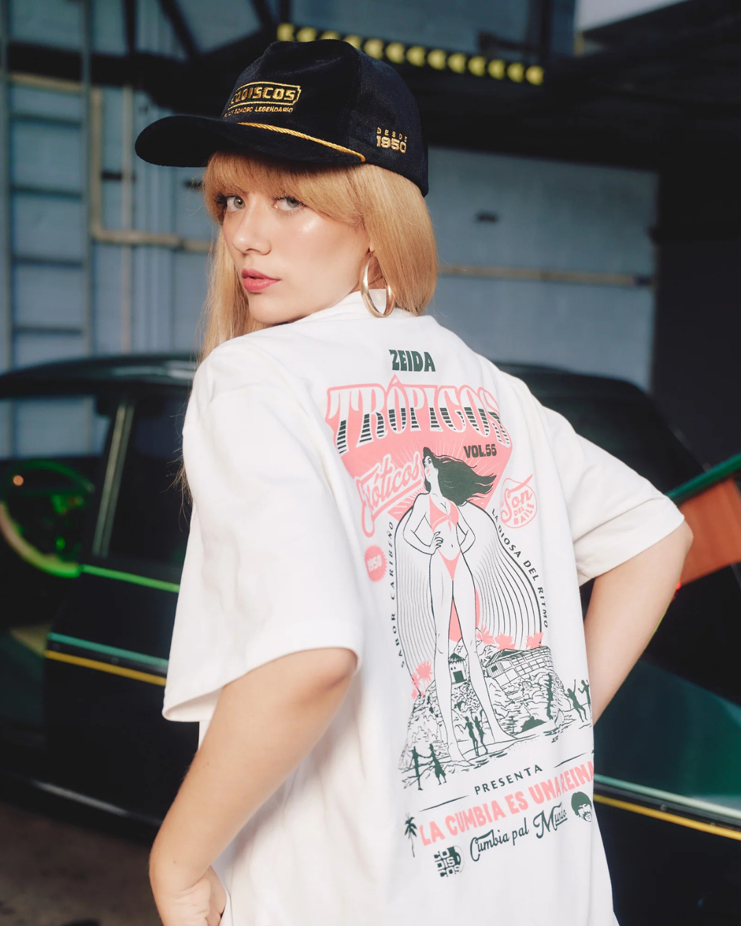 CAMISETA LA CUMBIA ES UNA REINA