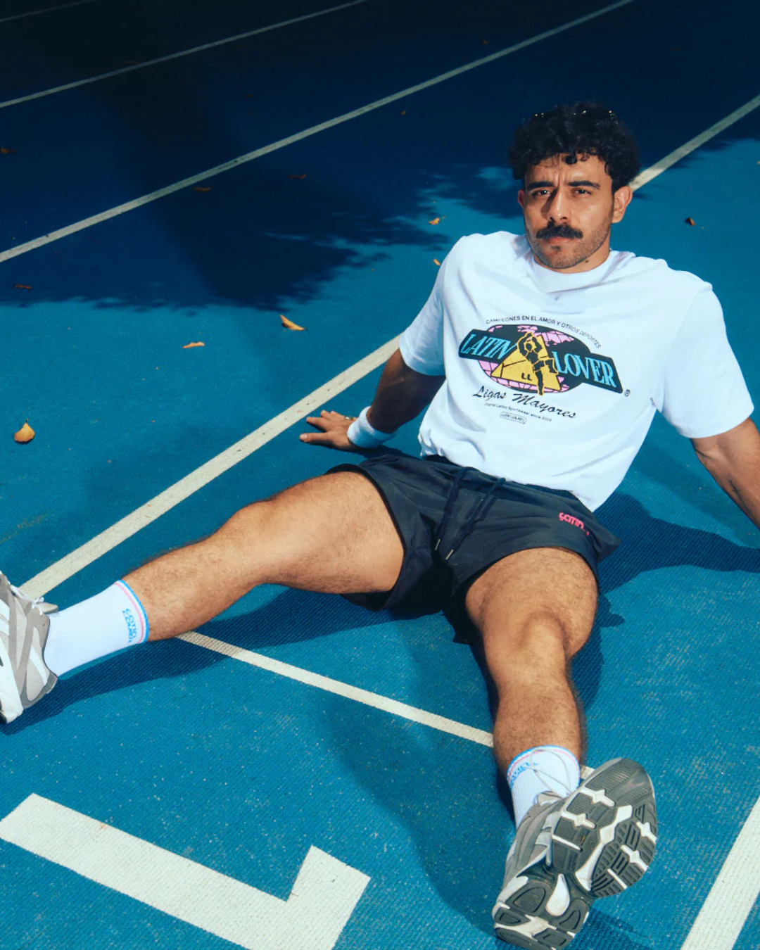 CAMISETA CAMPEONES EN EL AMOR CREMA NEGRO