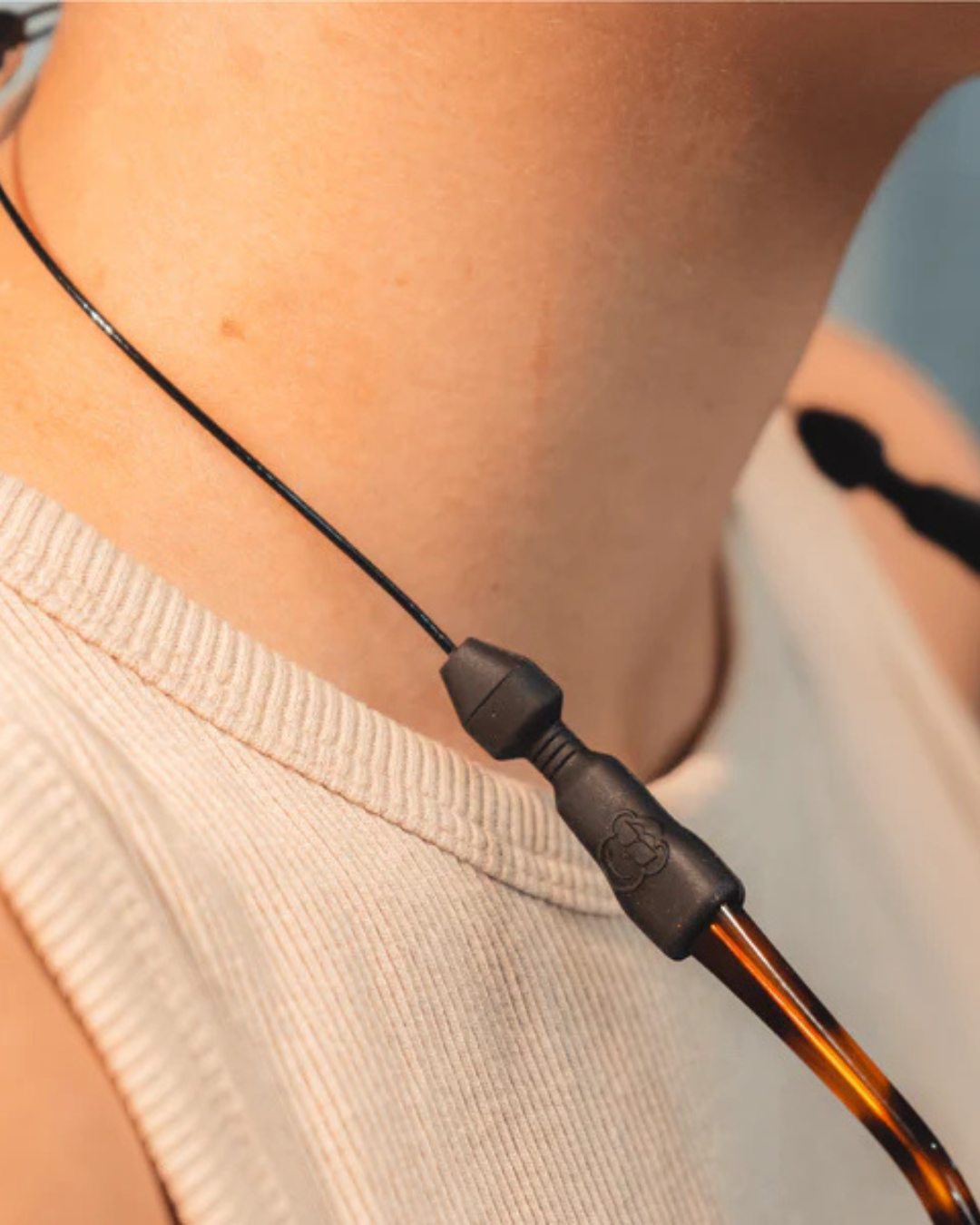 CUELGA GAFAS WIRED BLACK