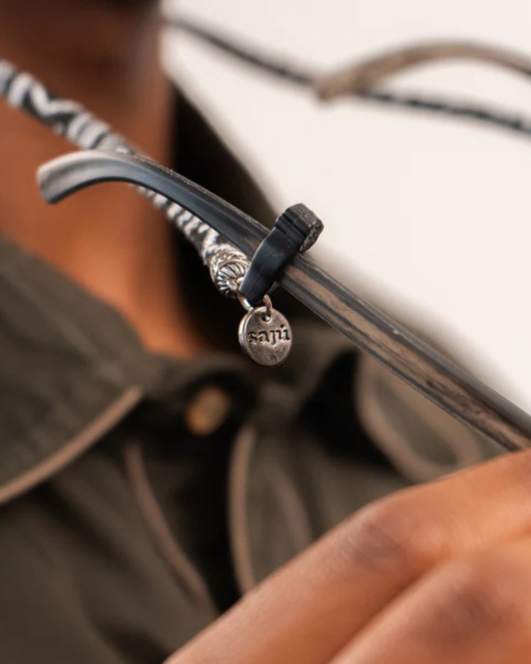 CUELGA GAFAS ÉTNICO BAUDÓ