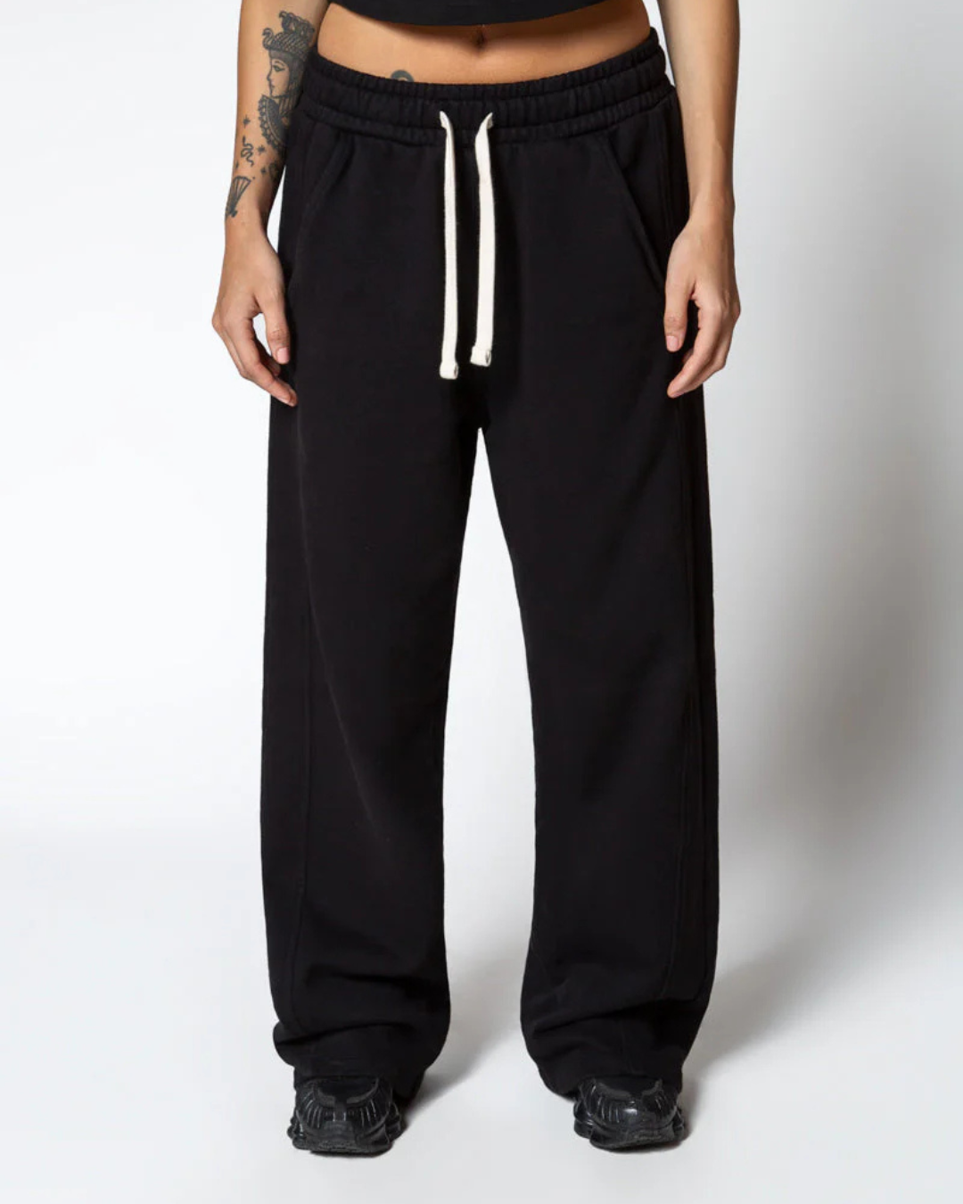 HIGHLAND BLACK JOGGER