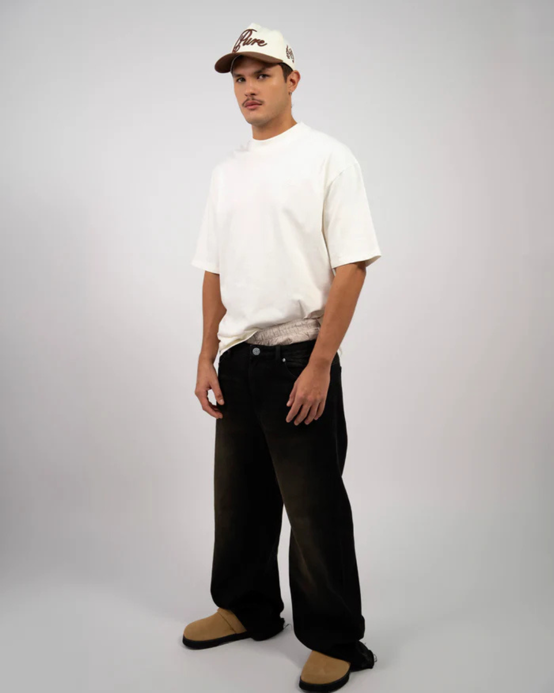 CLASSIC WHITE T-SHIRT