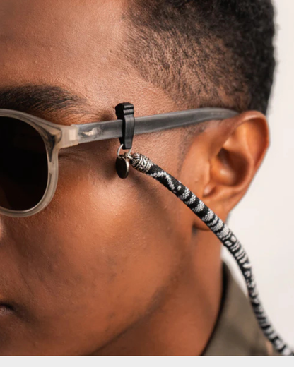 CUELGA GAFAS ÉTNICO BAUDÓ