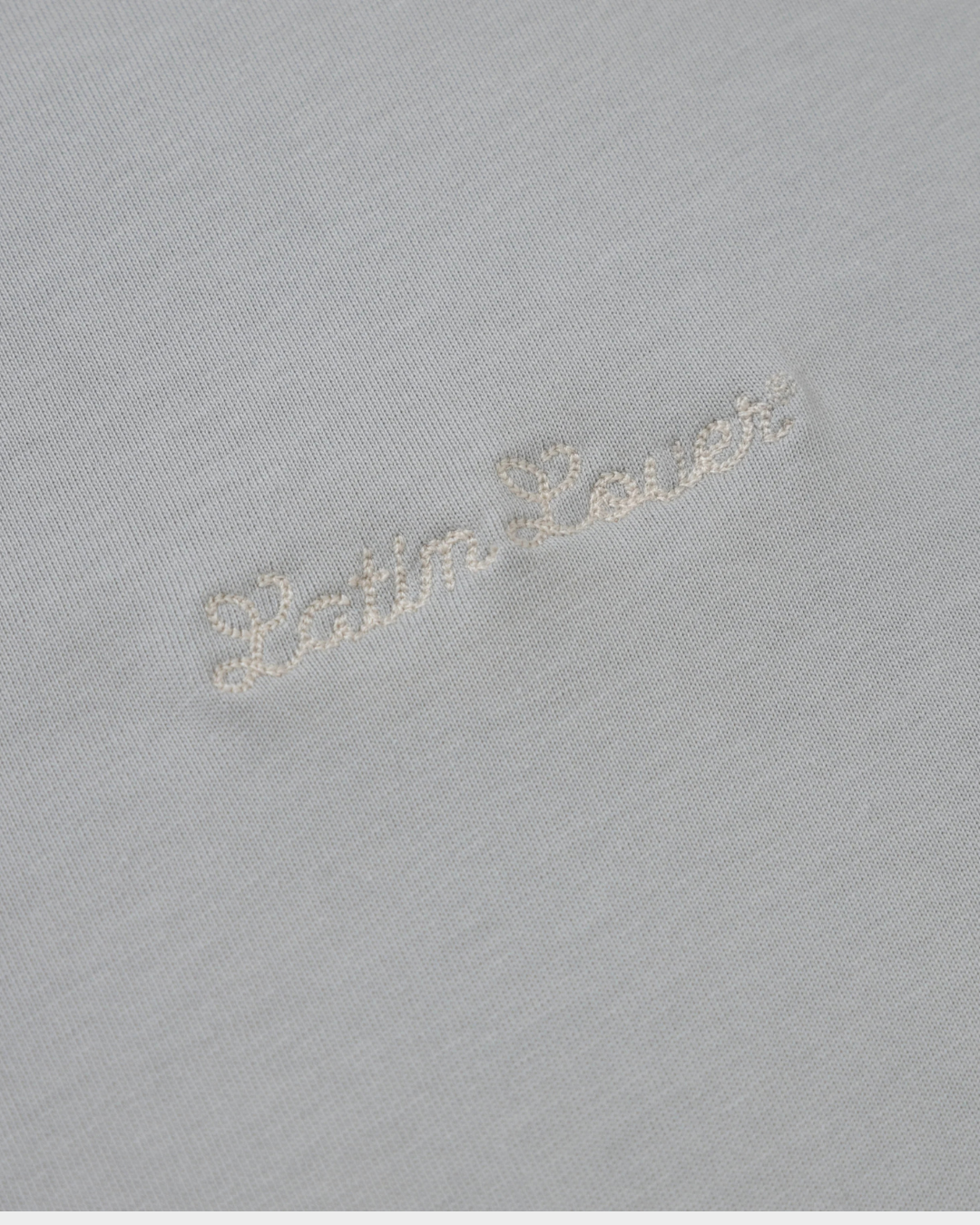 CAMISETA LL SESGOS GRIS CREMA