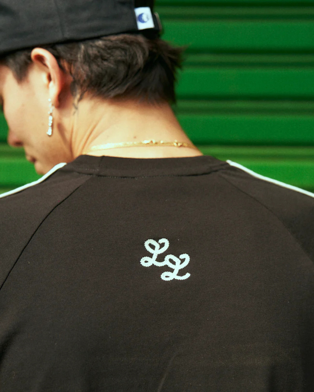 CAMISETA LL SESGOS NEGRO BLANCO