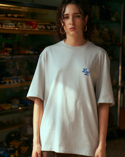 CAMISETA LL BORDADO GRIS OVERSIZED