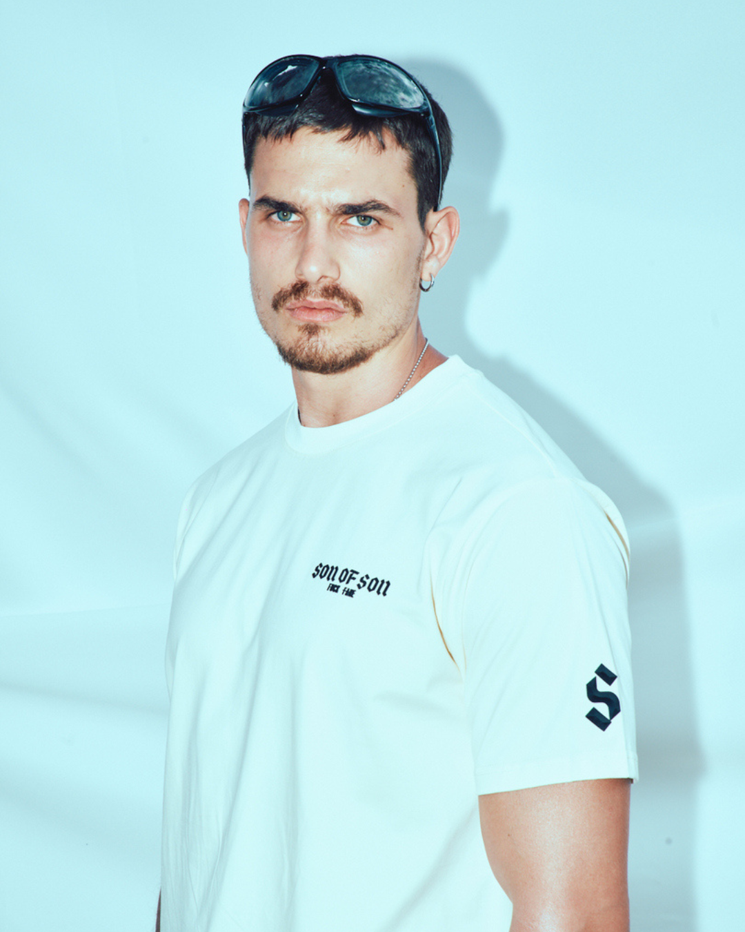 REGULAR FIT WHITE CRITICAL MISSION