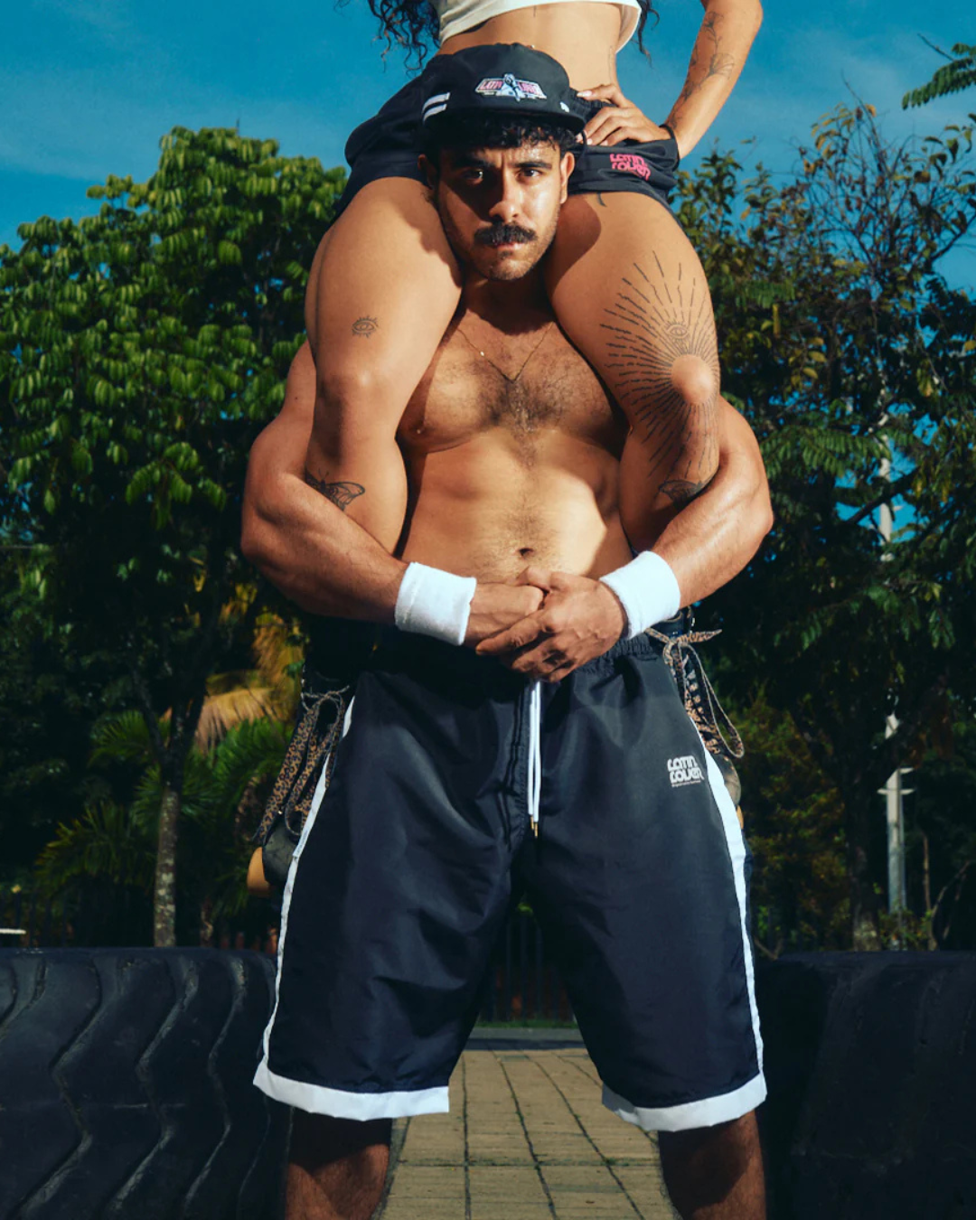 SHORT CAMPEONES EN EL AMOR NEGRO BLANCO