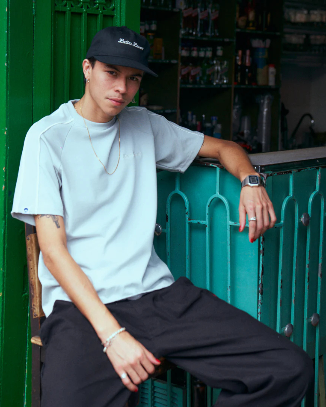 CAMISETA LL SESGOS GRIS CREMA