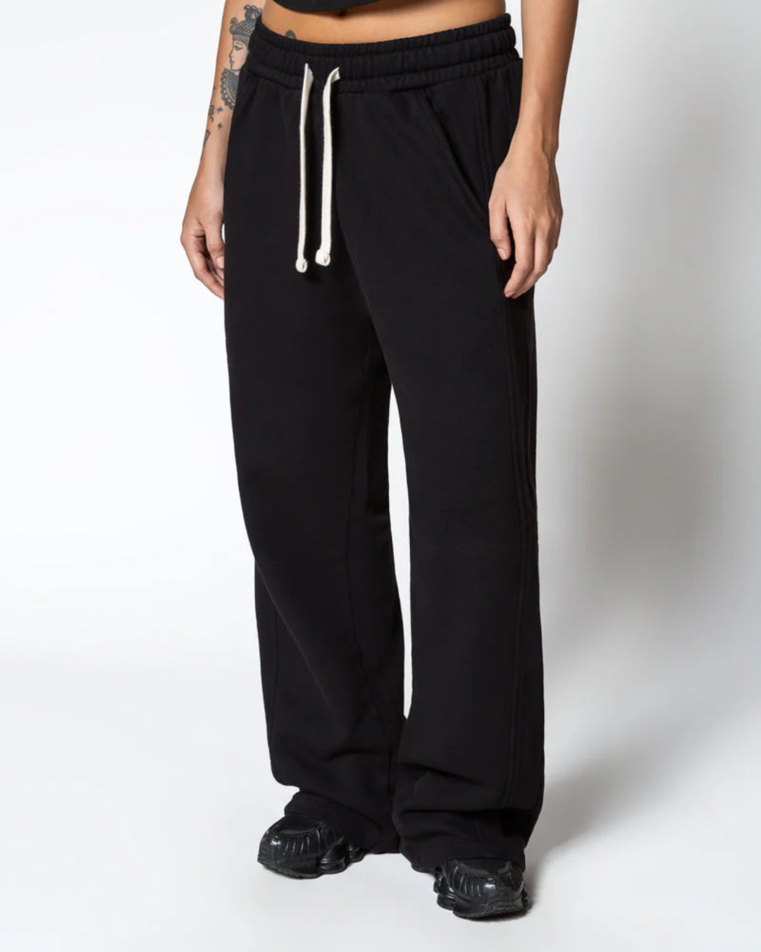 HIGHLAND BLACK JOGGER