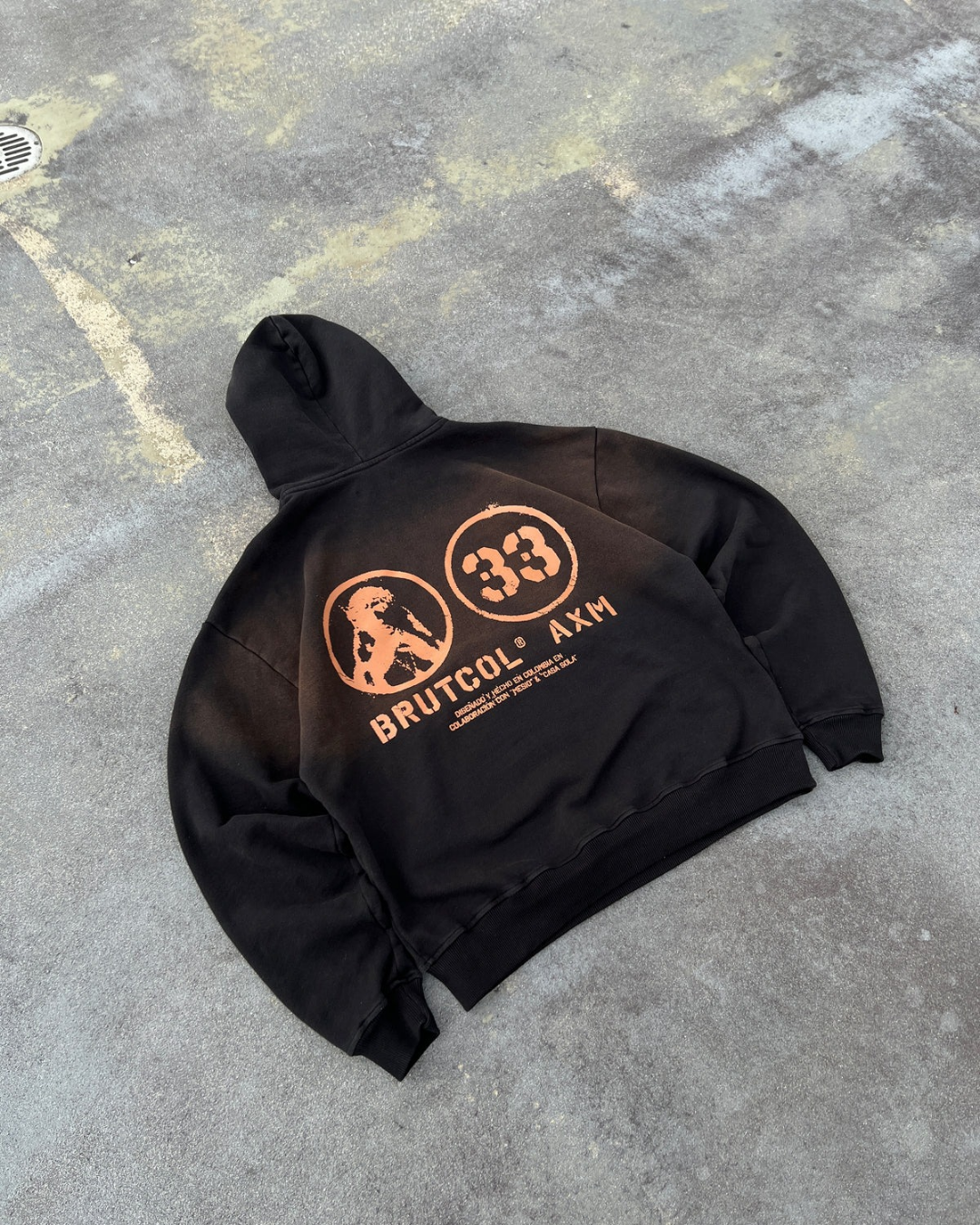 HOODIE OVERSIZE CROPPED BRUTCOL® X MESIO A.K.A MESÍAS – NEGRO DESGASTADO