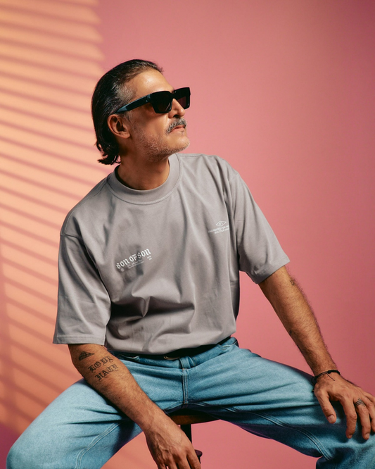 MODEL 70 OVERSIZED T-SHIRT — GREY